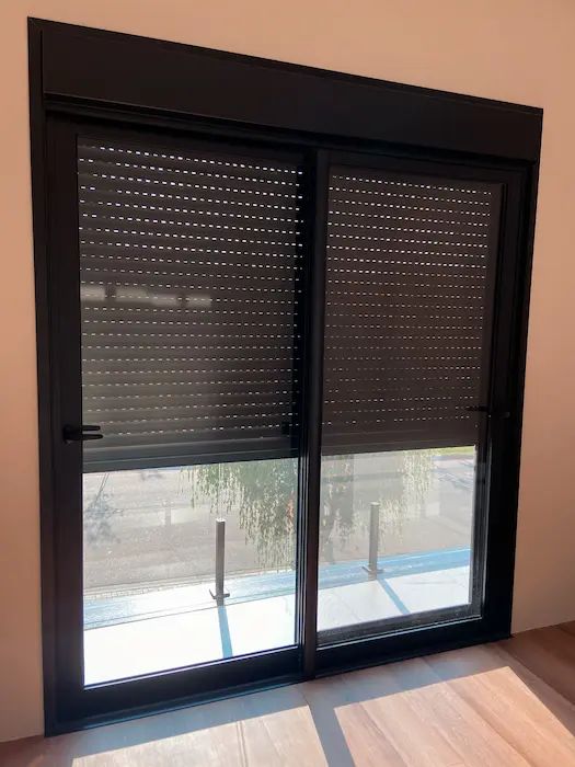 Instalação limpa de persiana